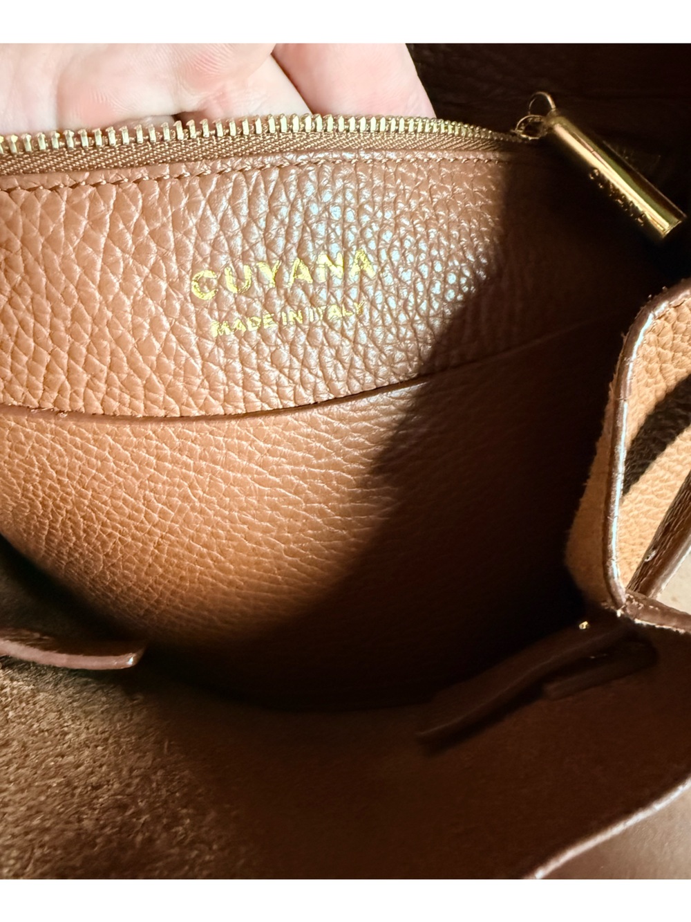 Cuyana Women’s Tan Leather backpack with shoulder strap - Picture 4 of 6